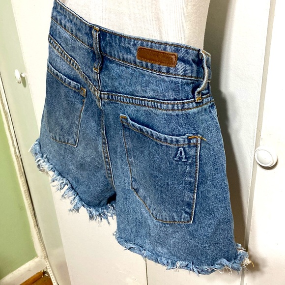 ARTICLES OF SOCIETY Frayed Raw Hem Distressed Blue Denim Shorty Shorts Size 27 - Picture 6 of 16